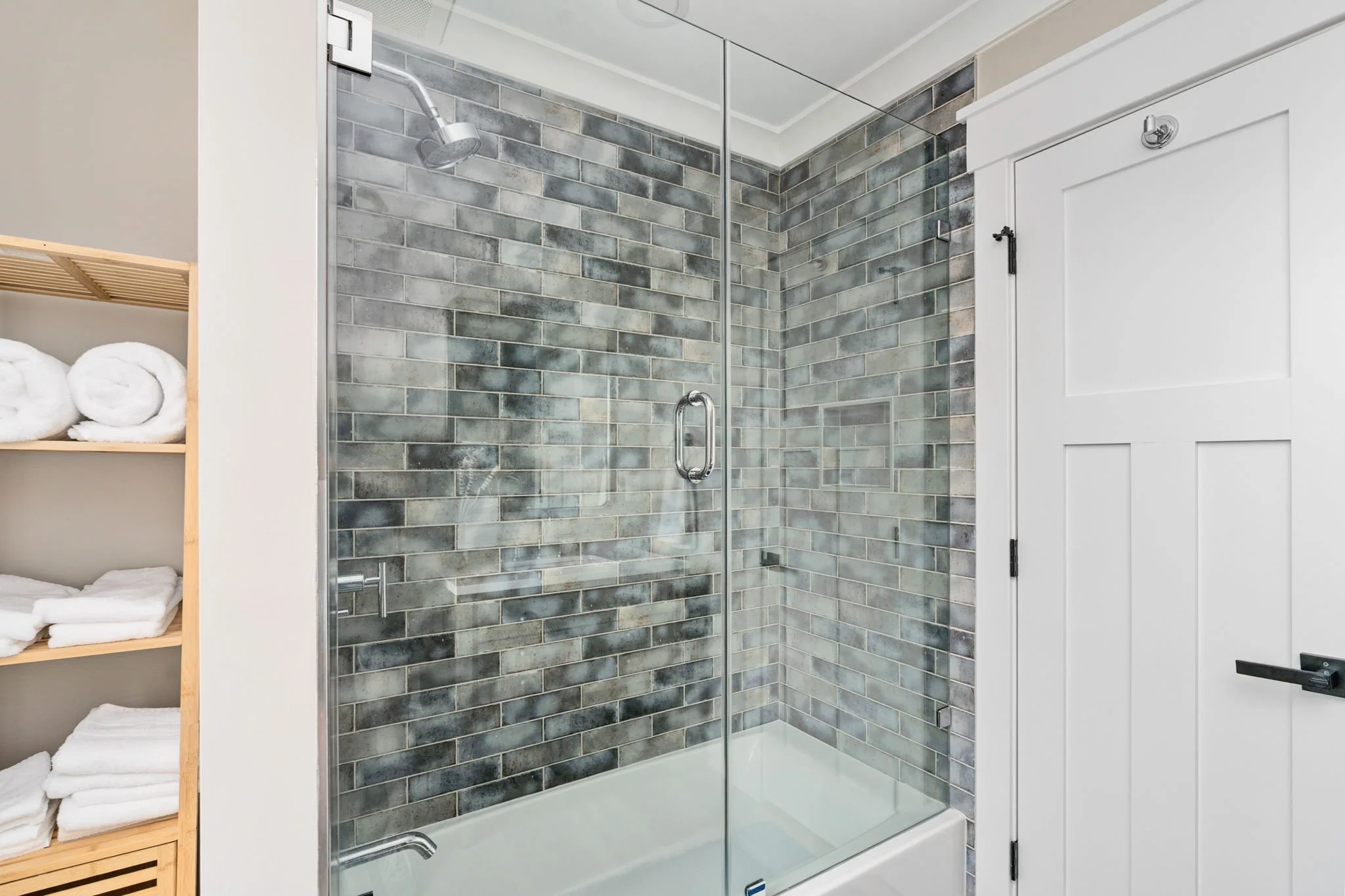 50-web-or-mls-464 Shenandoah Valley Dr interior-31.jpg