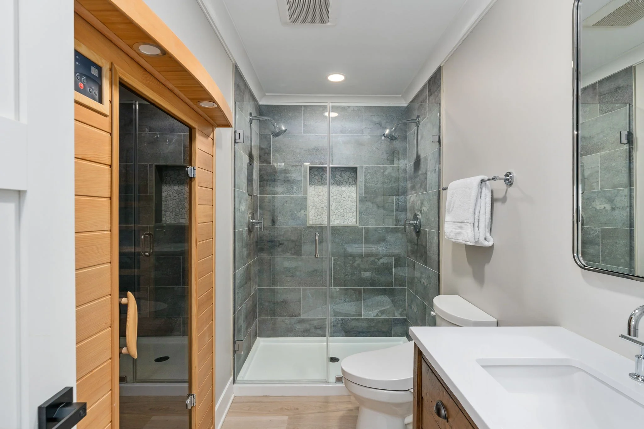 61-web-or-mls-464 Shenandoah Valley Dr interior-42.jpg