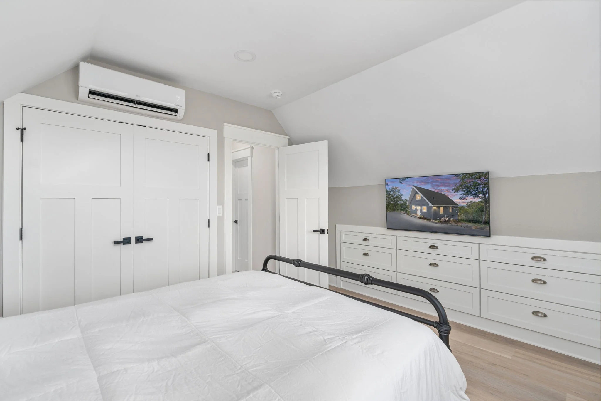 45-web-or-mls-464 Shenandoah Valley Dr interior-26.jpg