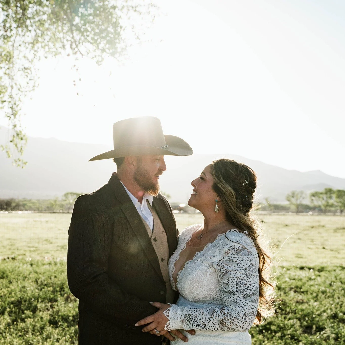 Moments from Shelby &amp; Dustin's ranch wedding 🤍
.
.
.
.
.
.
#weddingphotographer #arizonaweddingphotographer #arizonaphotograher