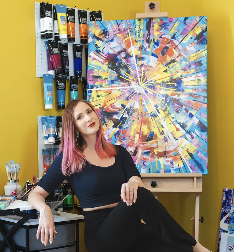 Emma Lyons: Where Movement Meets Emotion on Canvas