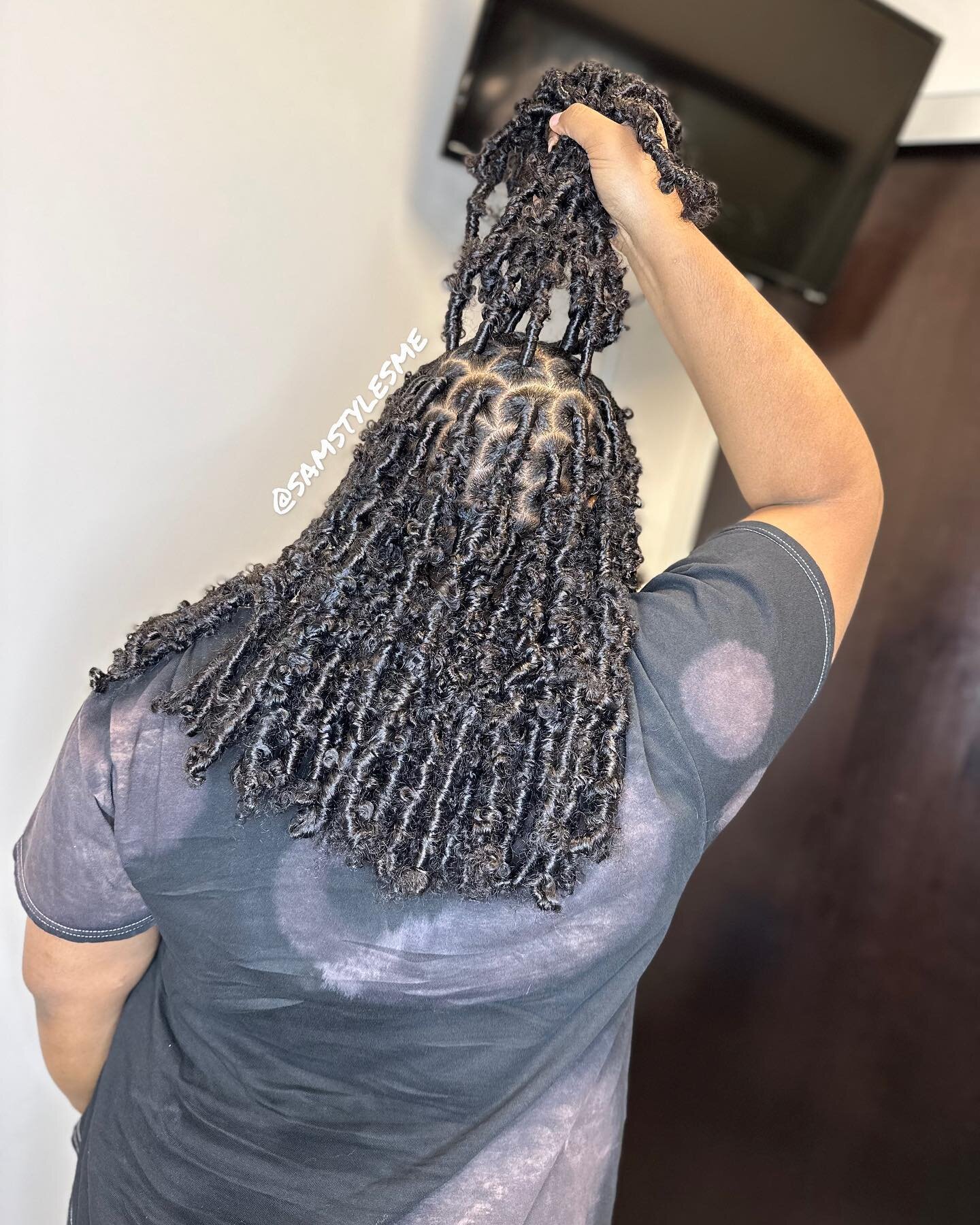 Butterfly locs 🦋 go book your appointment this is one of my favorite styles to do #samstylesme #cltbutterflylocs #charlottebraids #charlottebraider #charlotteprotectivestyles #butterflylocs