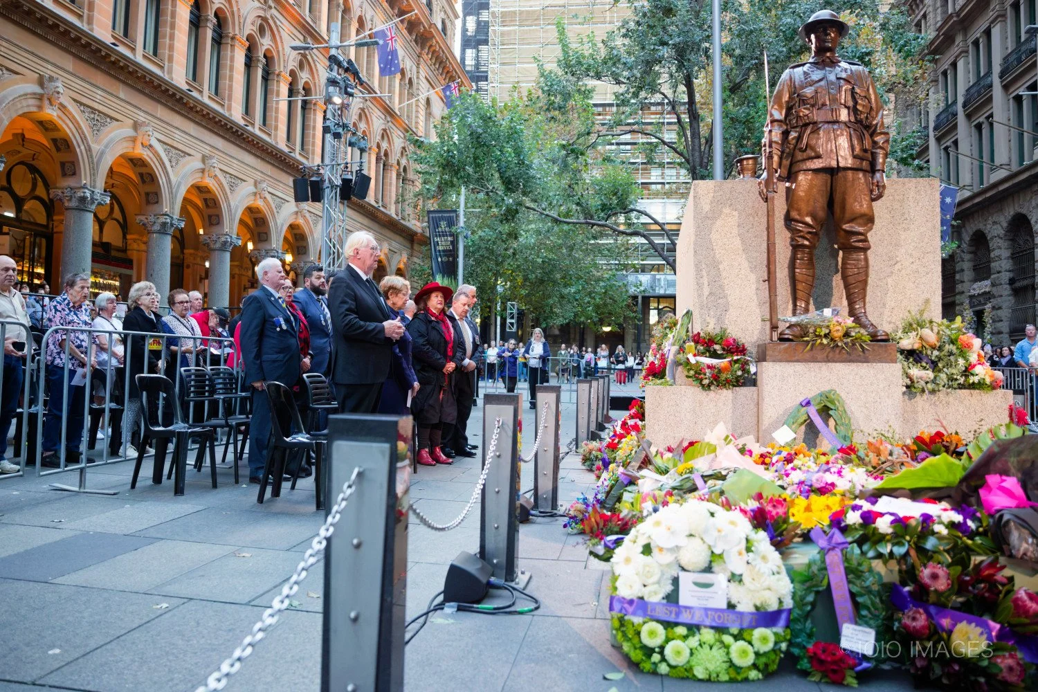 ANZAC Day 2025 Sunset Service — IOIO IMAGES