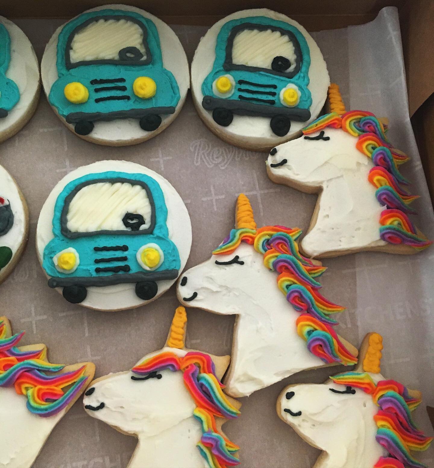 Buttercream Cars &amp; Unicorns for a super cute dual birthday celebration! 
🌈🦄✨🚙🚘
.
.
#buttercreamcookies #birthdaycookies #unicorncookies #carcookies #homebaker #cottagefoodbaker