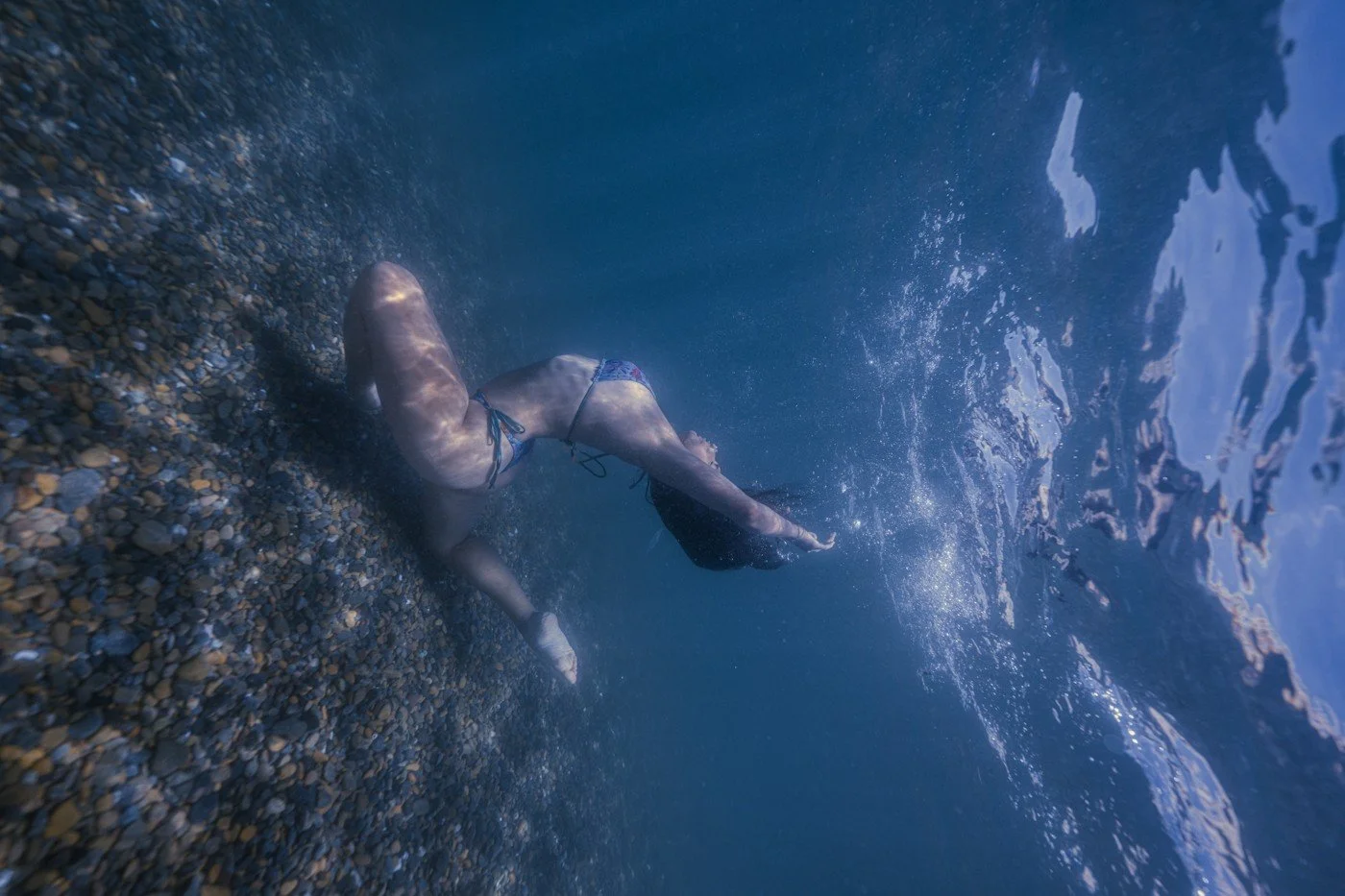 a girl in a bikini posing underwater for Carpe Diem Holistic in Chubut, Patagonia
