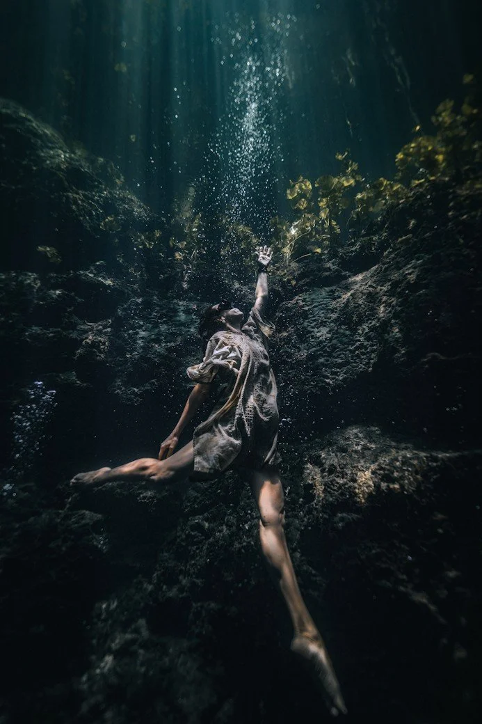 underwater dancer Chiara Bussini photographer by Alberto Gaston Otero