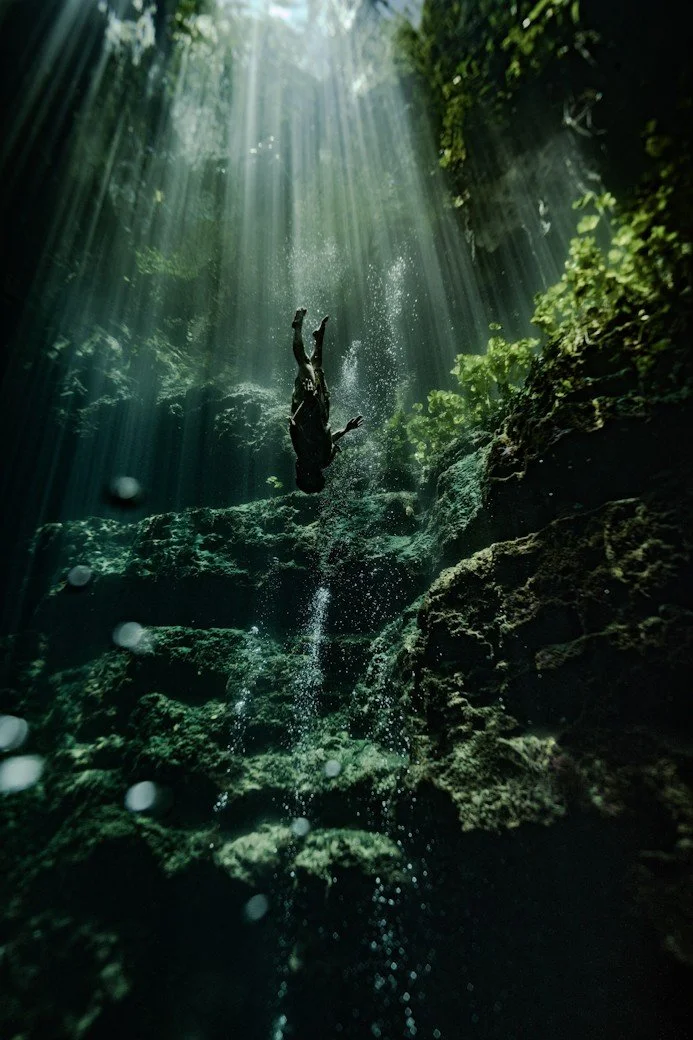 Non c'e' un'altra terra (There is no other Earth) is the title of a printed photo series by Carpe Diem Holistic: here performer Chiara Bussini descends a natural cenote while Alberto Gaston Otero photographs her