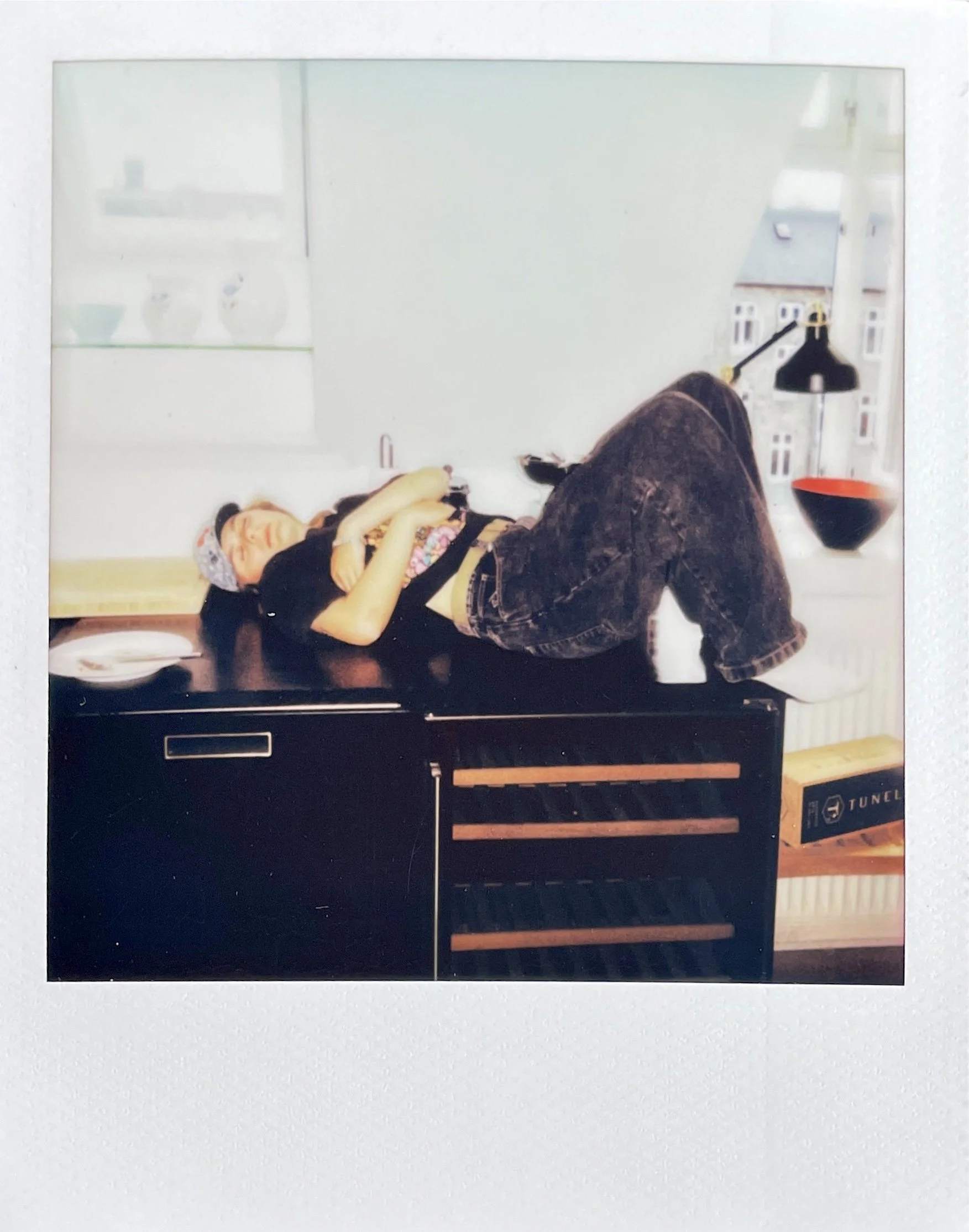 Vilma Stal snoozes on a countertop between competitions. 