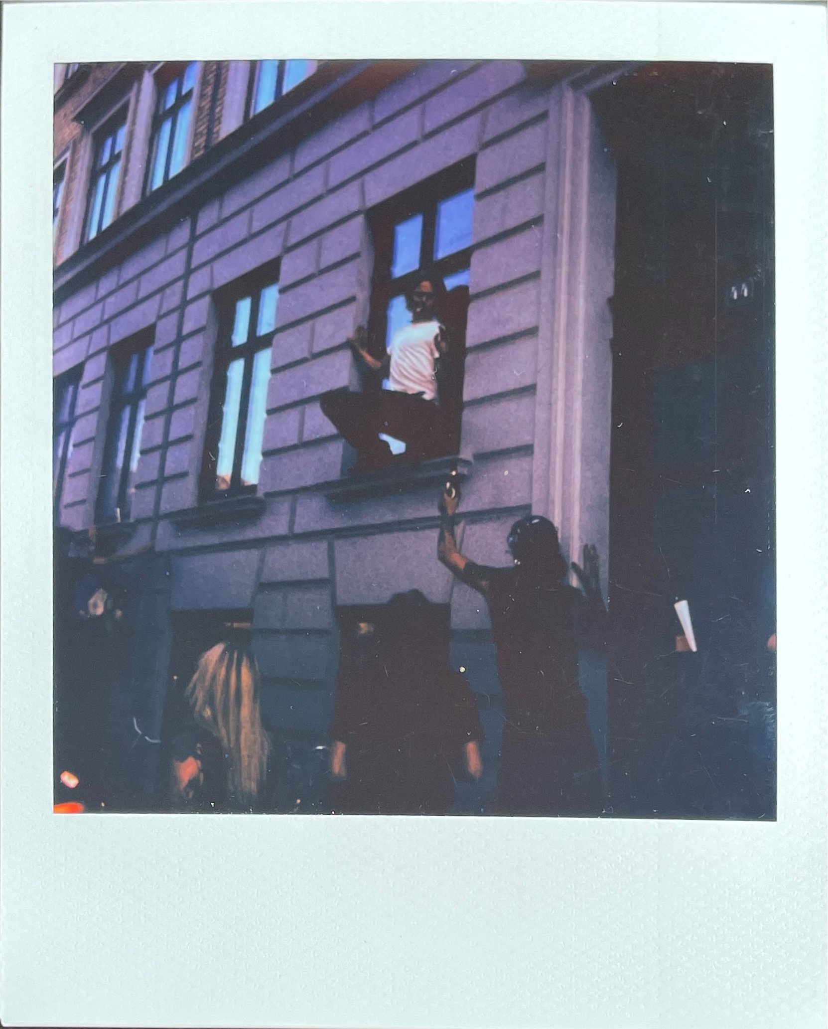 Man tries to get a view of the 1 Up spot. 