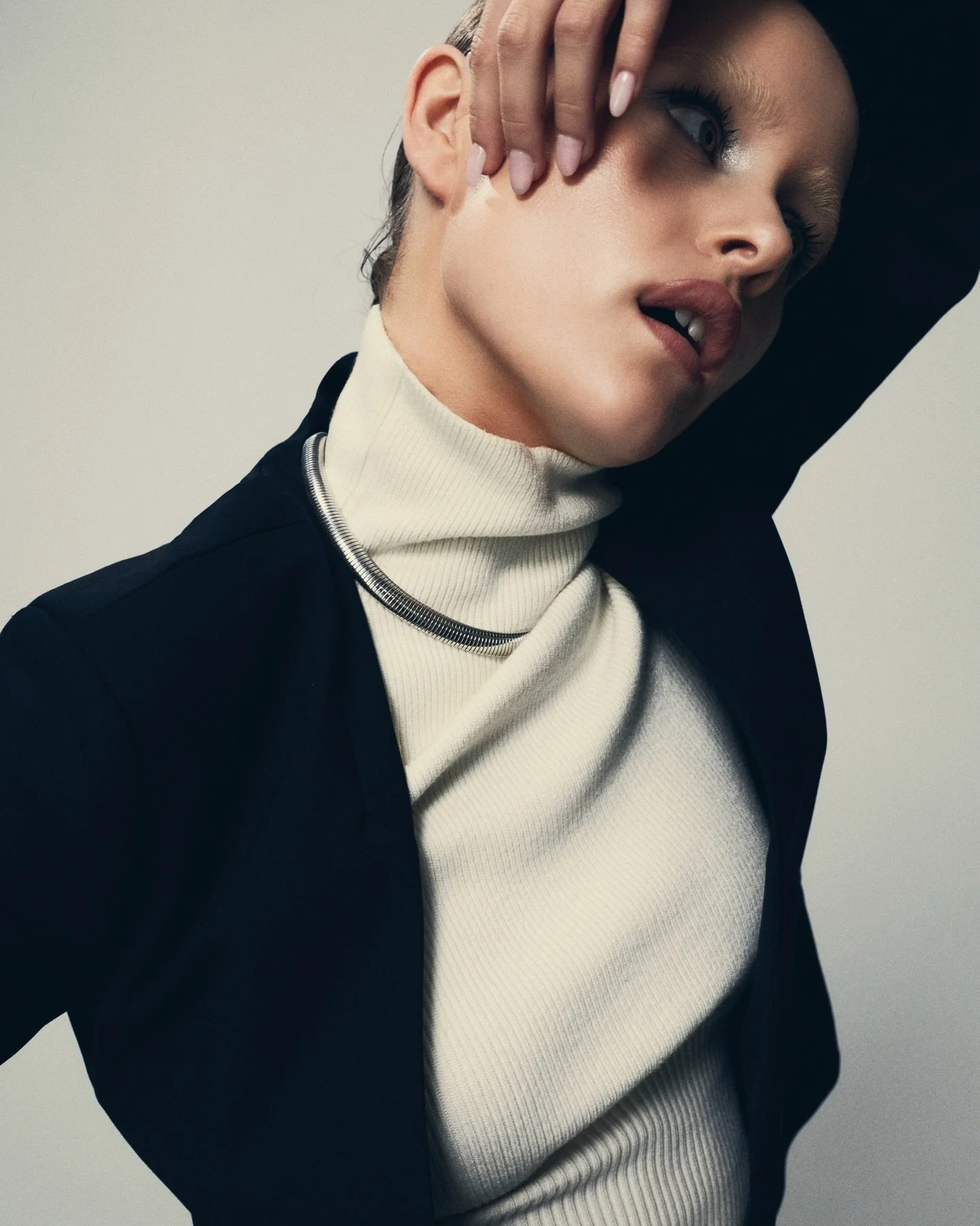 Styling and Direction: @mia.priester
Talent: @breethomsonn
Photography: @willrophoto
Photography Assist: @jackhaggarty
Hair and Makeup: @claire_imakeup