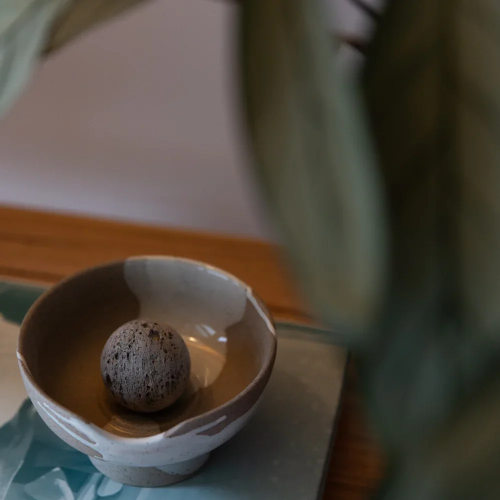 lunara-diffuser-with-porous-pumice-stone-rock.webp