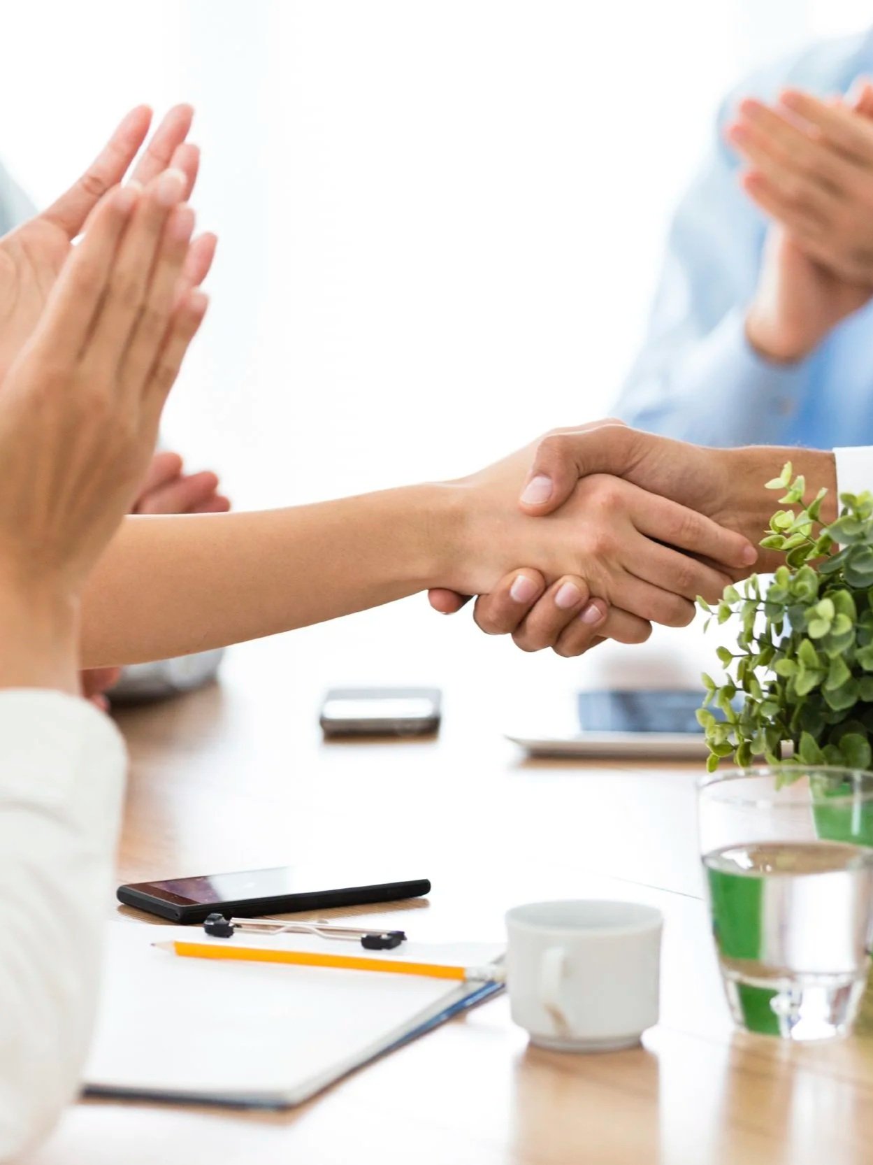 Happy-business-team--applauding-000056551656_Large.jpg