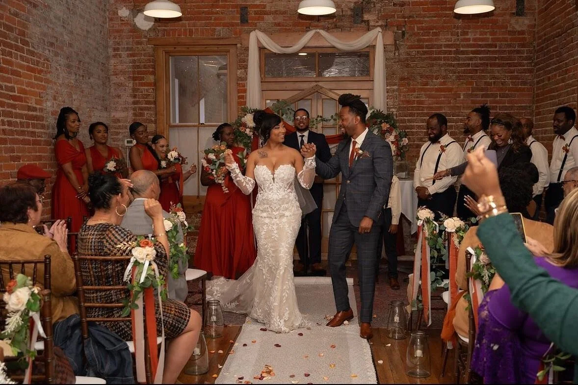 @thegarlandsphotoandfilm perfectly capturing the joy of a wedding at HQ! 😍