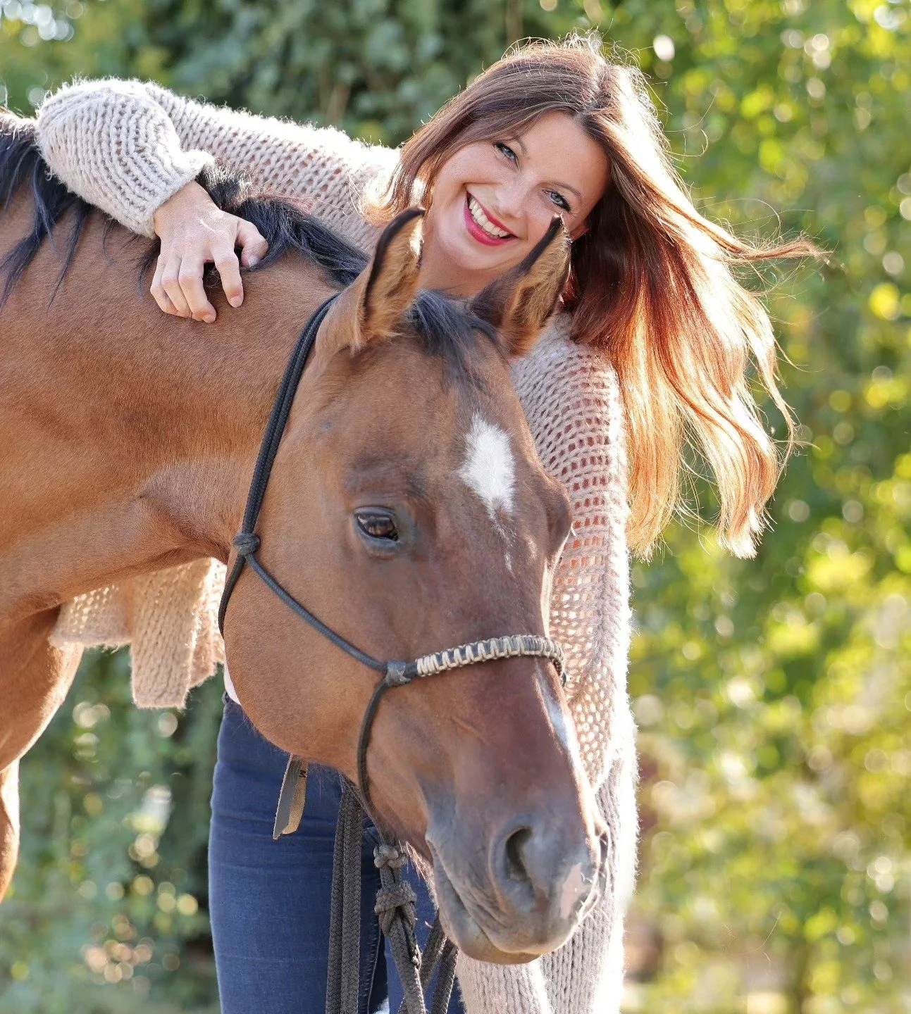 "Die gr&ouml;&szlig;te Lektion, die mir Pferde gegeben haben, ist, dass der Weg zu ihnen &uuml;ber den Weg zu mir selbst f&uuml;hrt." (Anna Blake)&nbsp; 

In dieser wilden Zeit ist es so wichtig, bei dir selbst anzukommen und aus DEINER nat