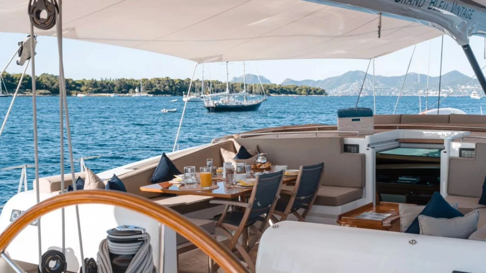 S:Y Grand Bleu Vintage_7_CP Yachts_1920x1080px.jpg