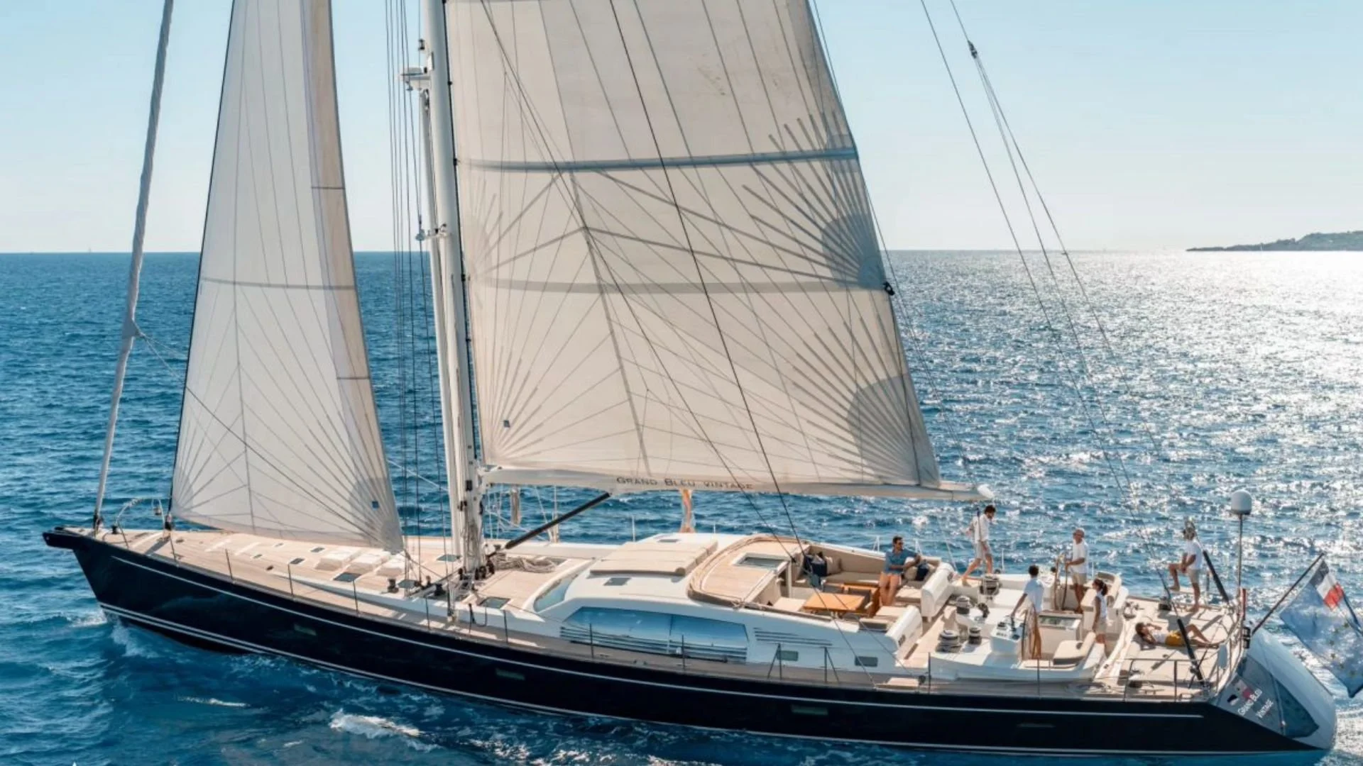 S:Y Grand Bleu Vintage_4_CP Yachts_1920x1080px.jpg