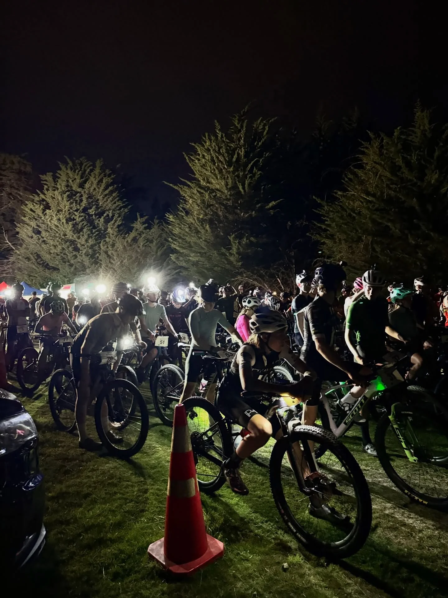 Round 2 of our Night Raceing series kicks off 7pm tonight 🌙 Have you charged your lights? 

Classic XC format,  head-to-head racing on an easy grade terrain 16km loop. All abilities welcome, with seeded starts from full gas up front, full chat out b