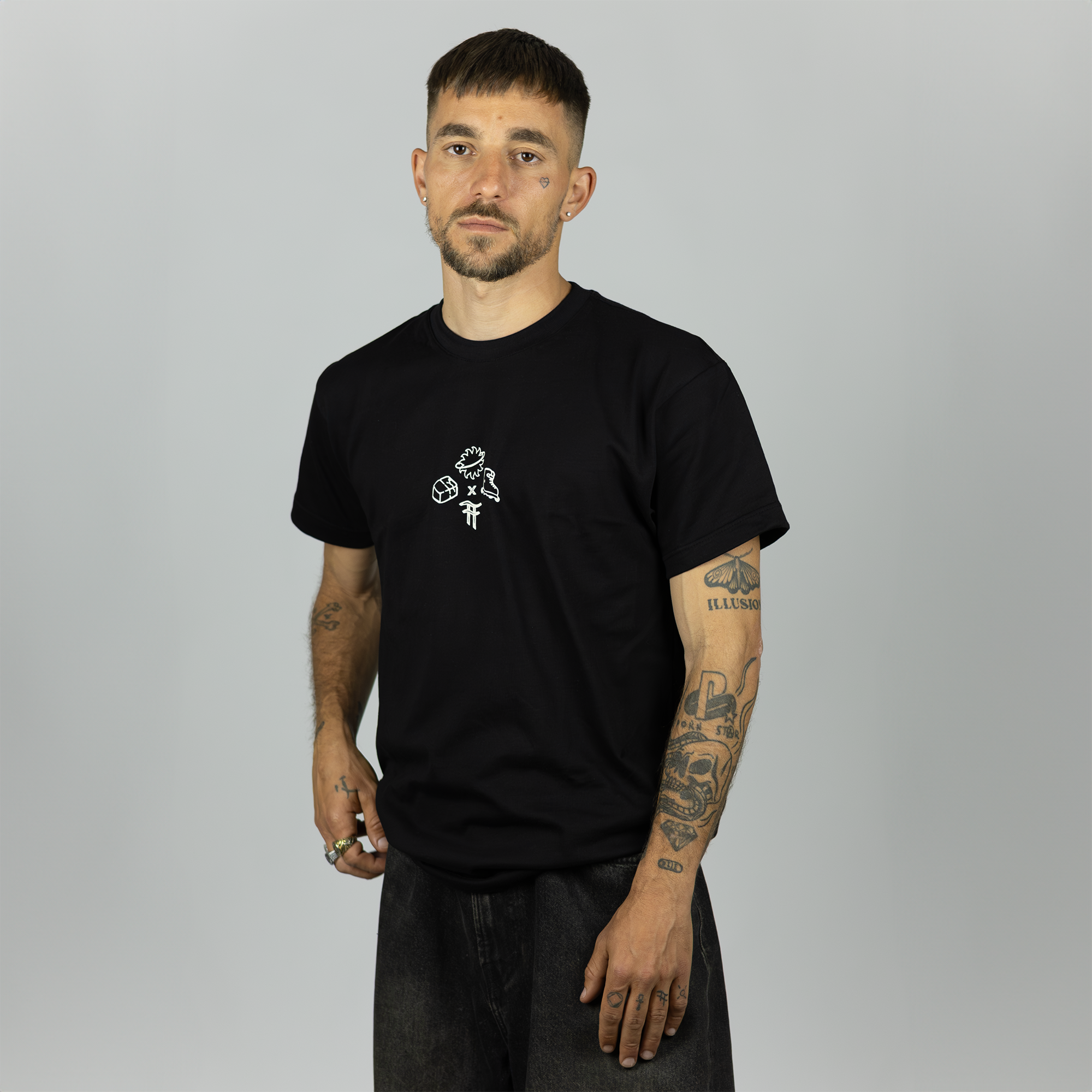 Calcada Tee Black2 .png