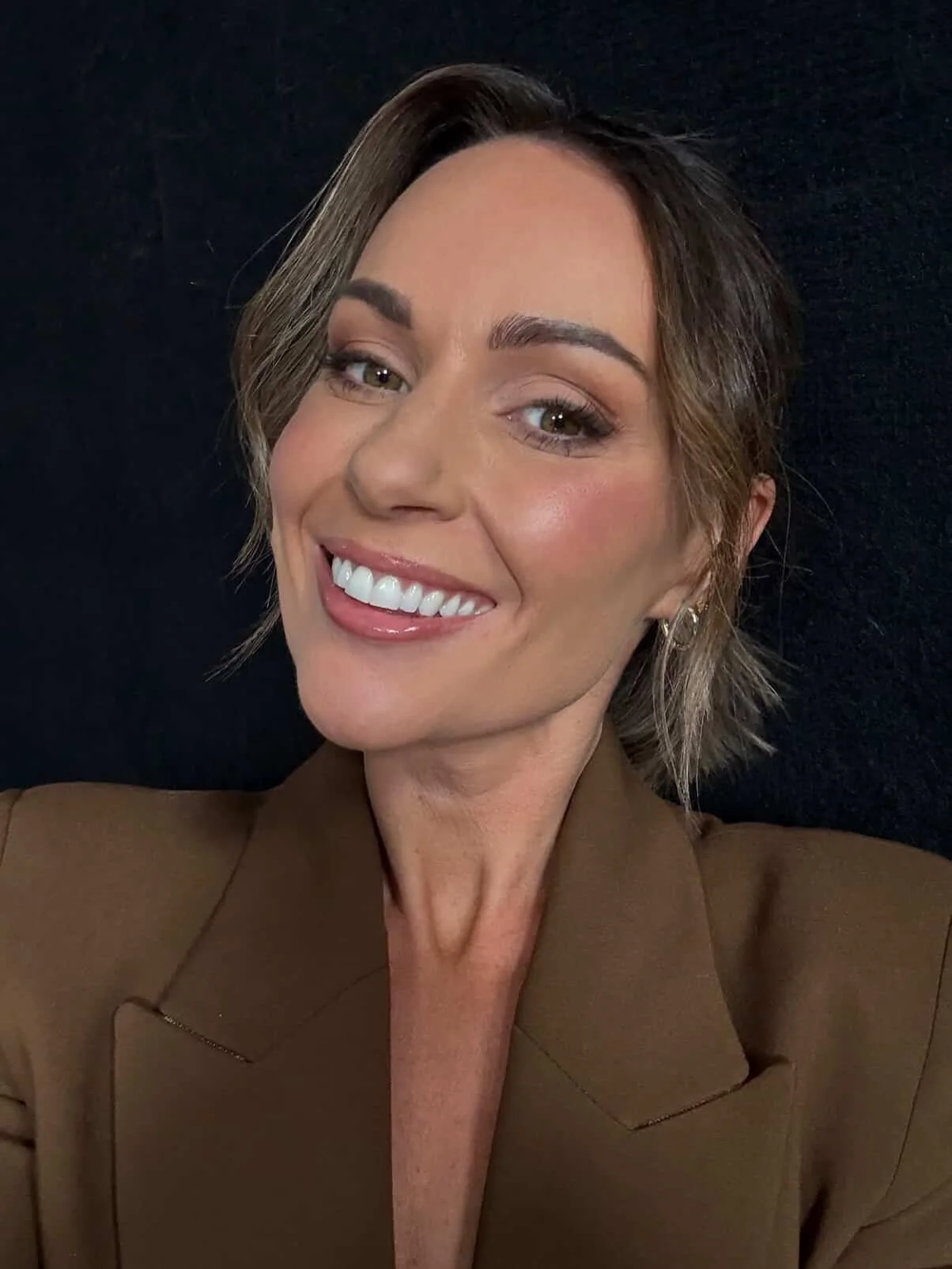 ✨ That smile says it all!
Georgie was one of my very first clients, and every year she comes back for her annual whitening at Sonreir Teeth Whitening. How stunning does she look while working the US Open 🎾
I’m so excited to share that Sonrei