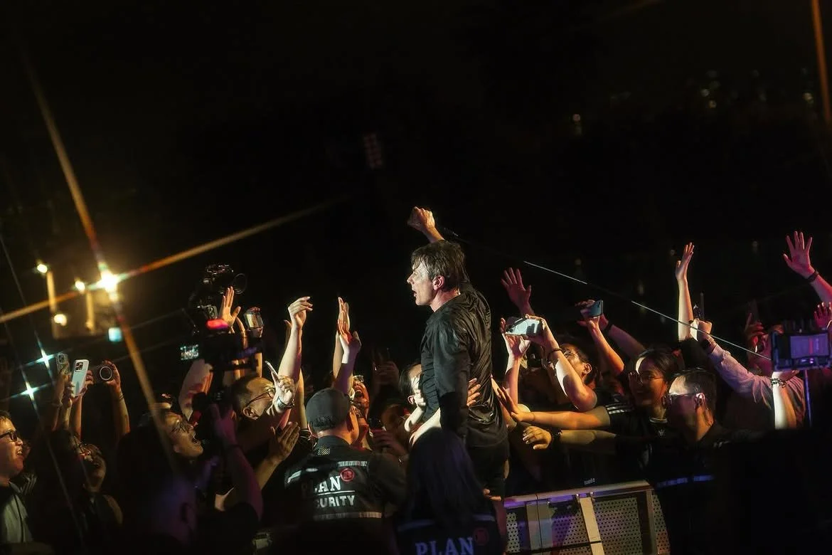 《Suede The Antidepressants Tour in Hong Kong》圓滿舉行！無論係對Suede嘅熾熱期待，定係足以掀動舞台嘅歡呼，震耳欲聾嘅大合唱，都一一定格於此！意猶 (1).jpg