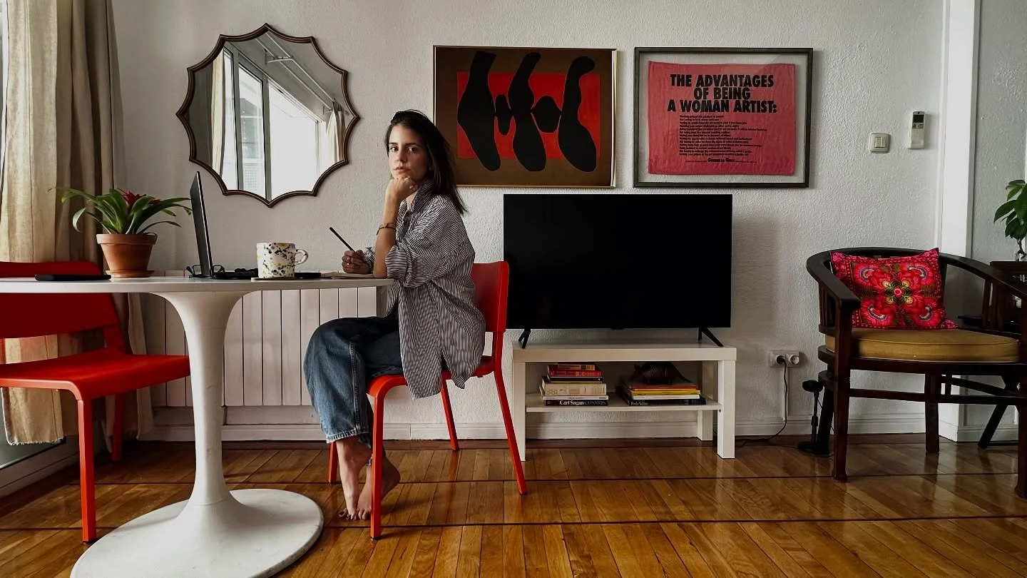 Something I love: trabajar en mi espacio 🌞&hearts;️ hoy me visit&oacute; mi pap&aacute; y me captur&oacute; en mi templito.