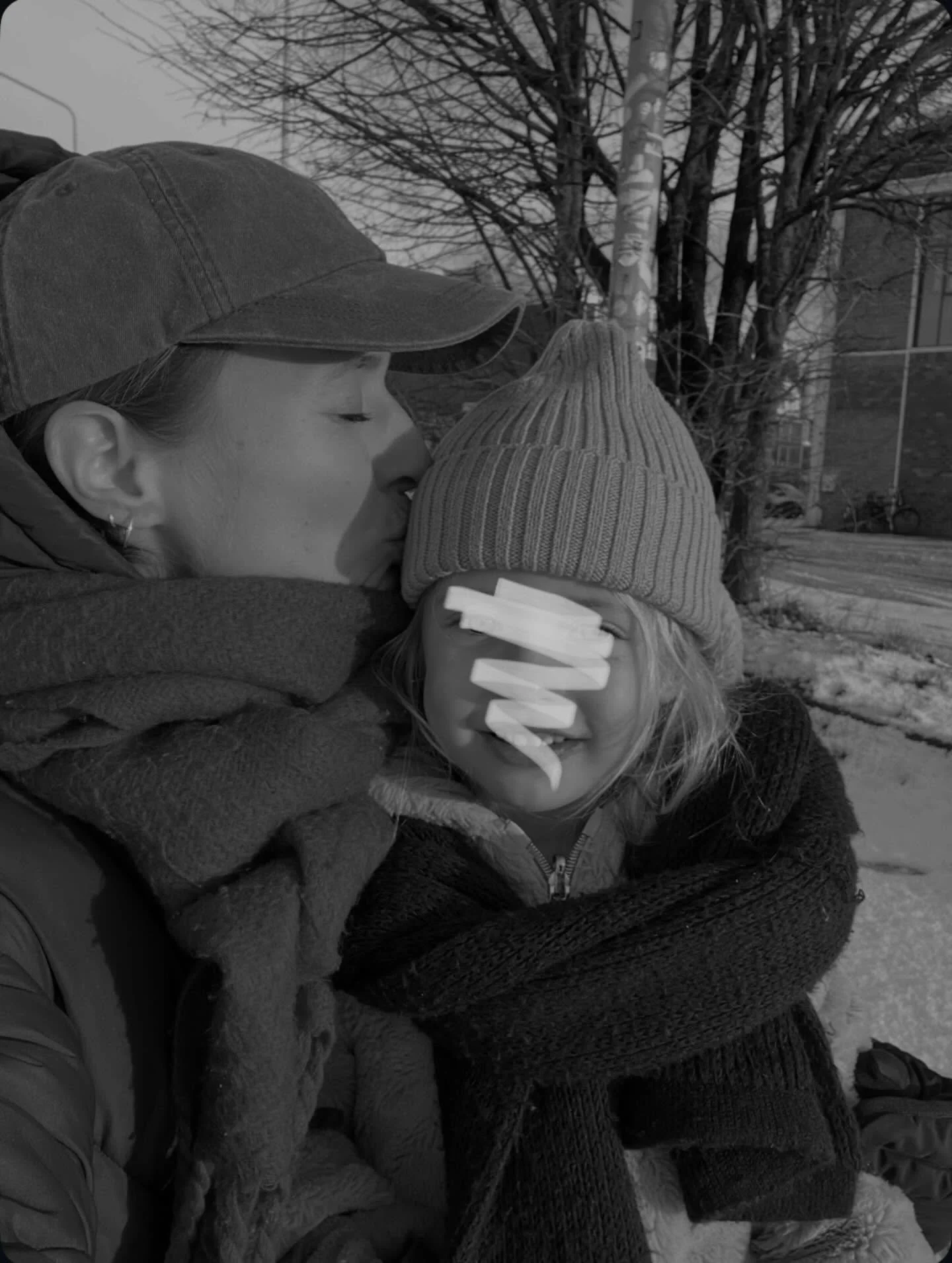 Kleine meisjes worden groot.
Dus ook mijn nog altijd kleine meisje dat vier
jaar geleden met 40weken werd geboren. 
Iedere dag een reden om trots op je te zijn. 

Happy birthday lieverd. Love you forever.