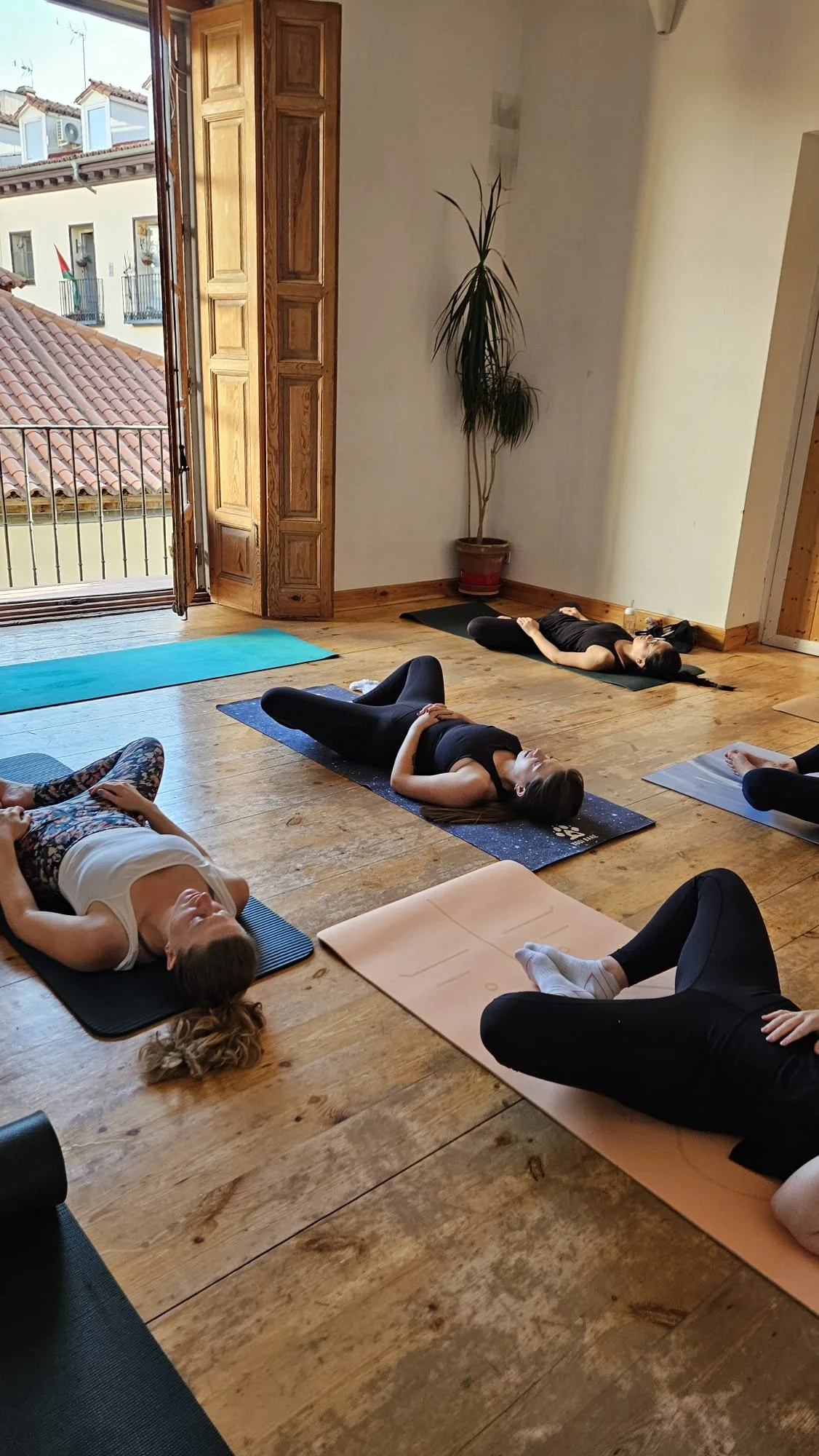Cozy indoor guest wellness studio room for winter yoga classes in central Madrid