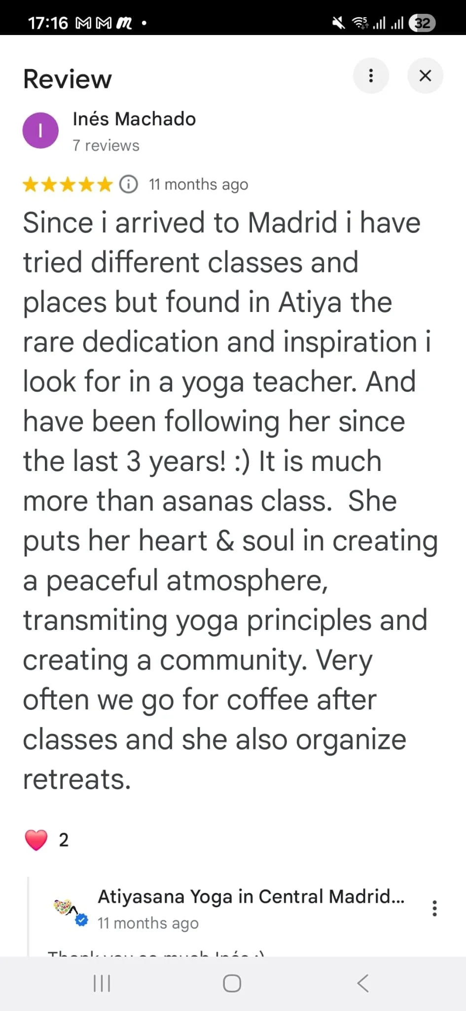 Screenshot of a Google review about Yoga in Central Madrid, written by Inés Machado, praising the yoga teacher for her dedication and creating a peaceful atmosphere. The review is five stars and mentions her organizing retreats and socializing afterwards.