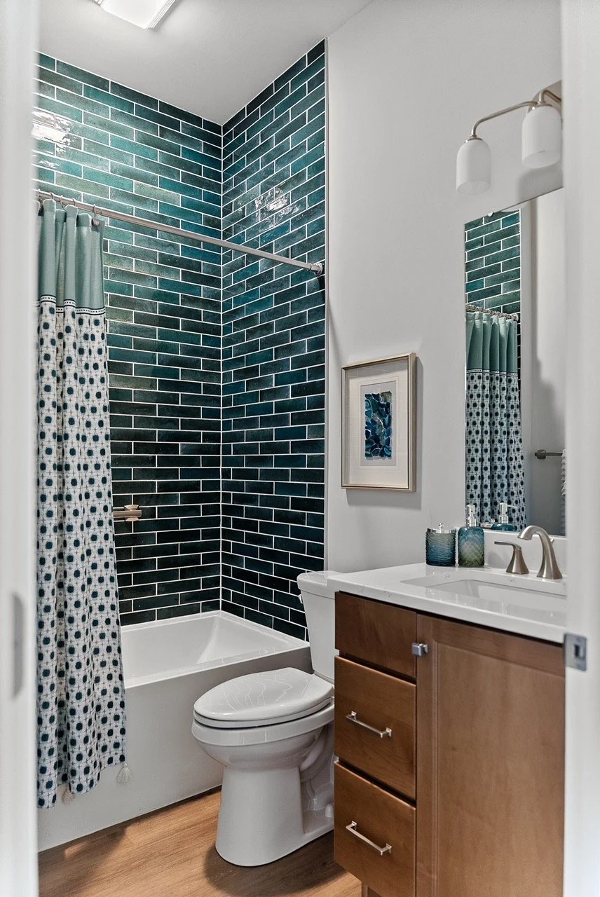 Jewel-toned guest bath interior decorated by FUNCY DECOR.