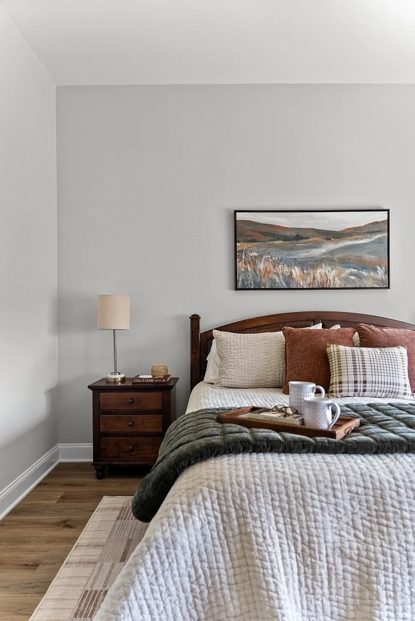Modern traditional primary bedroom interior decorated by FUNCY DECOR.