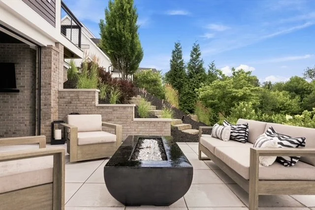 Modern outdoor living space decorated by FUNCY DECOR.