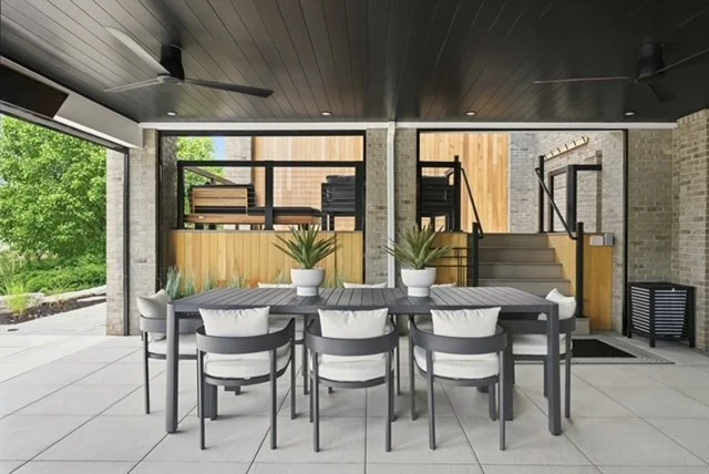 Modern outdoor living space decorated by FUNCY DECOR.