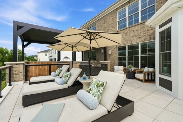 Modern outdoor living space decorated by FUNCY DECOR.