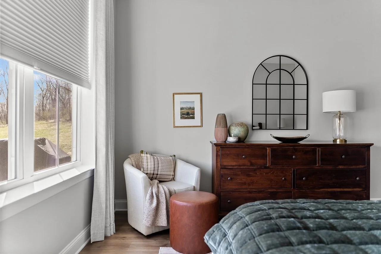 Modern traditional primary bedroom interior decorated by FUNCY DECOR.