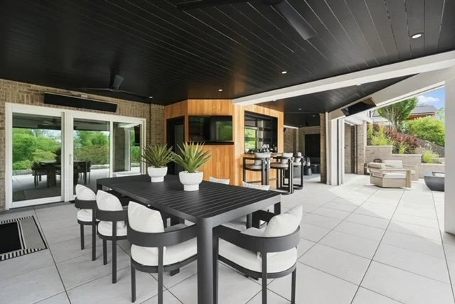 Modern outdoor living space decorated by FUNCY DECOR.