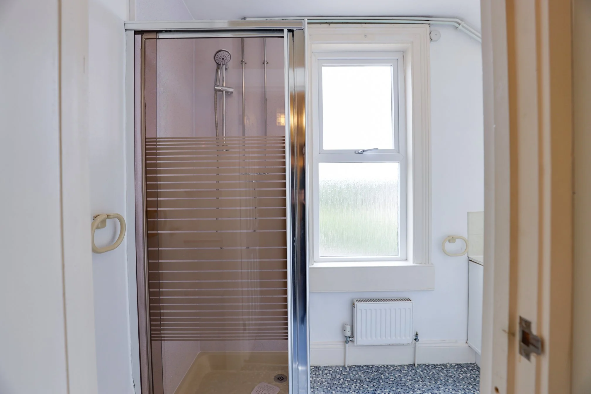 17RingwoodFF shower room.jpg