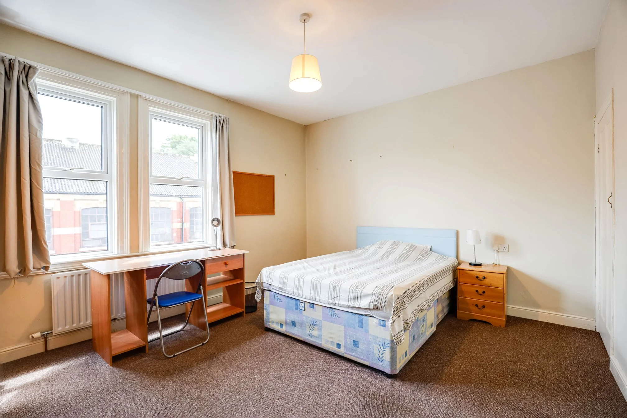 5MonksDaleFF Front bedroom.jpg