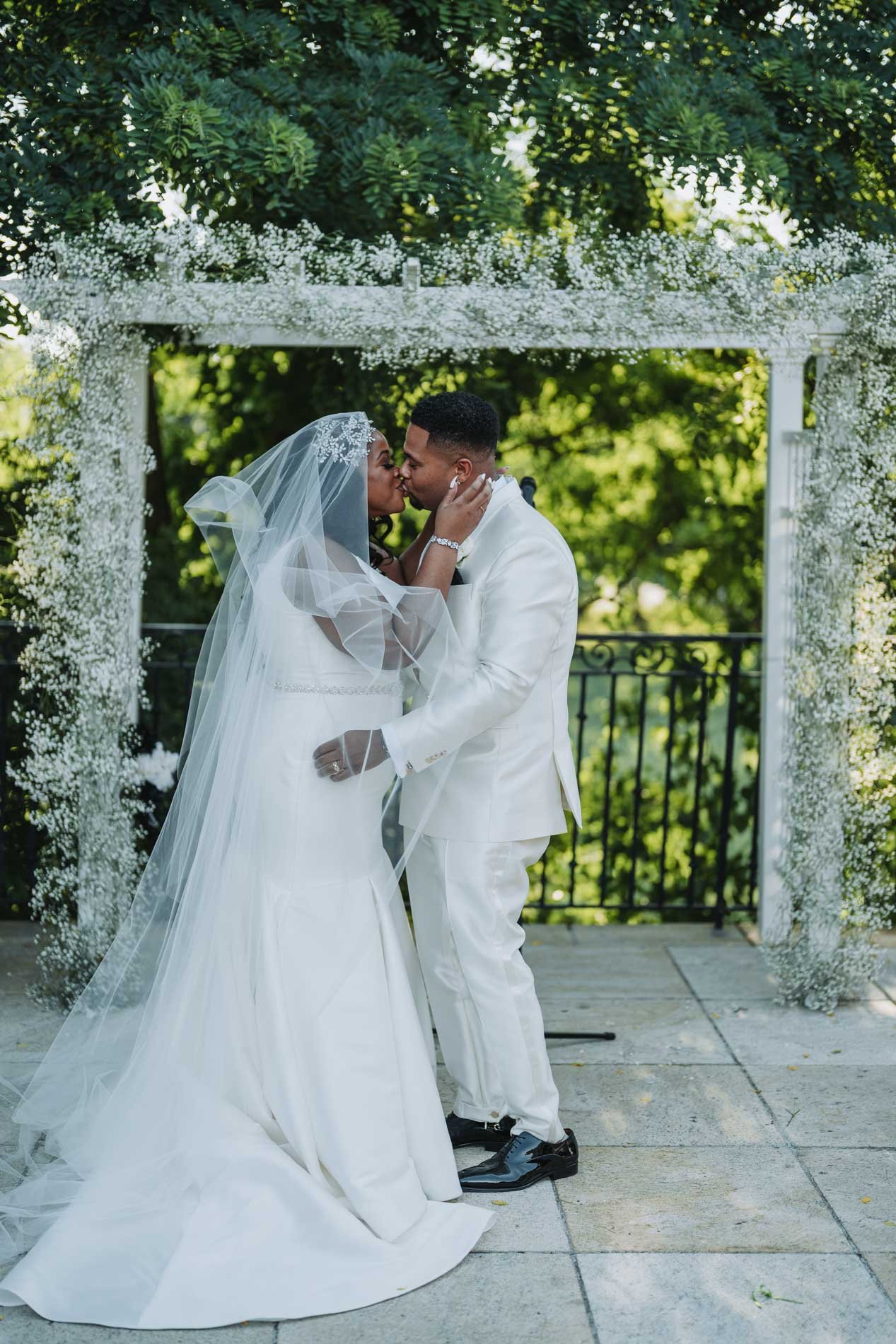 Mulino’s Lake Isle Wedding Ceremony Bride And Groom First Kiss