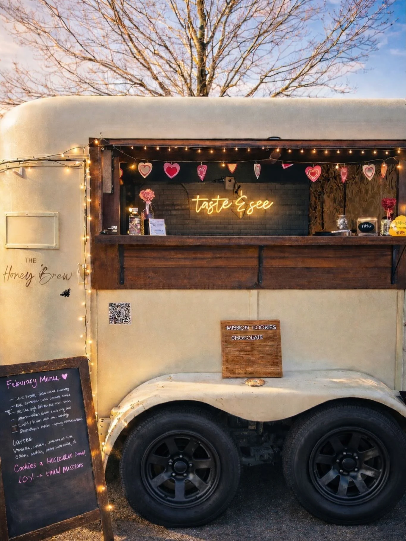 A little sweetness parked right outside 🍯✨
The Honey Brew bringing cozy vibes, warm drinks, and treats worth stopping for.