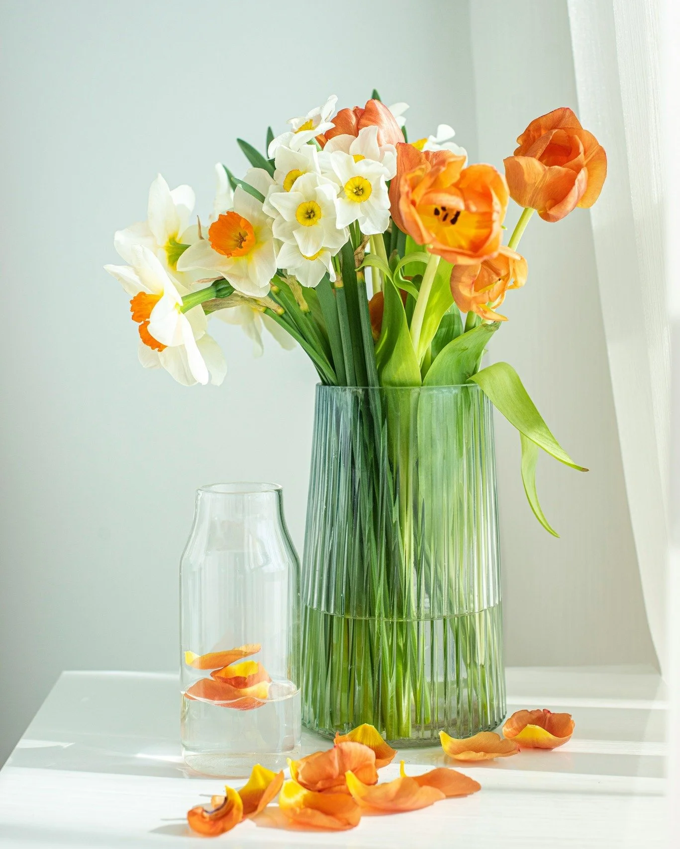 Fresh flowers make any apartment feel a little more finished. It doesn't take much to make a space feel put together. 🌼

#HeritageGreenHilliard #LiveAtHeritageGreen #HilliardOhio #HilliardOhioApartments