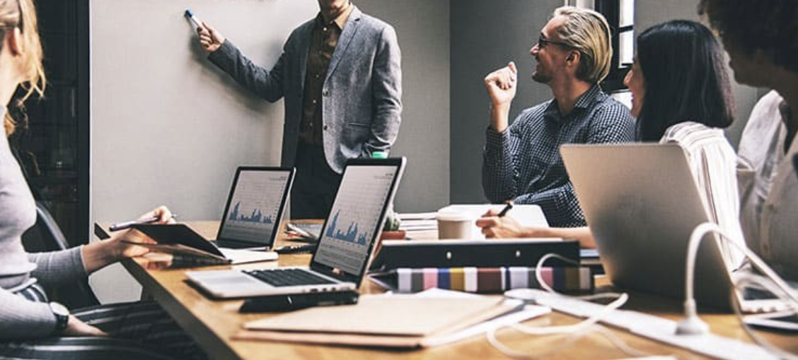 Pitch Decks that Wow: How to Impress Canadian Investors and Secure Funding