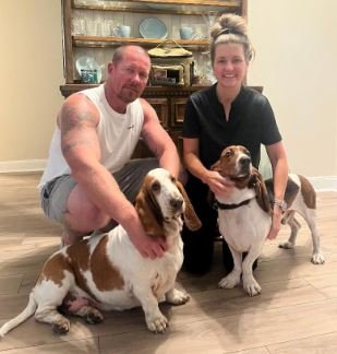 Roscoe 2373  -Luna (L) Roscoe (R)