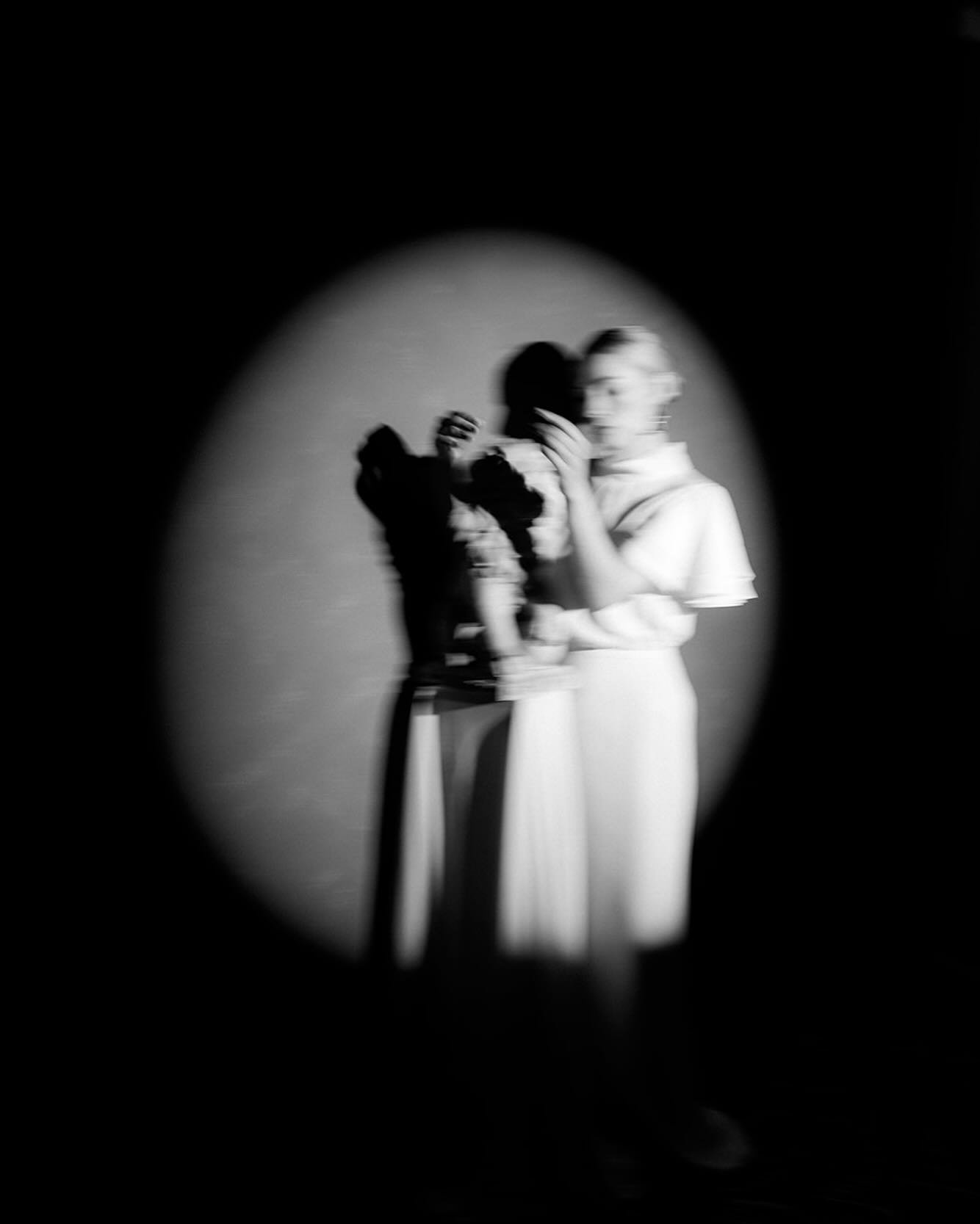 Have a nice week ✨

__________

theresadehmer.com

Concept und Design @selinagargiullo 
Dress @atelierdotti 
Location @studio_portazul
Model @maki.oe

#wedding #weddingphotography #hochzeitsfotografin #hochzeitsfotograf #hochzeitsfotografheidelberg #