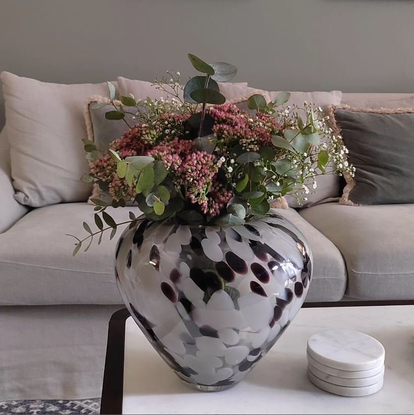 Terapiavastaanotot, jossa sisustus tukee mielen hyvinvointia Meidän terapiavastaanottomme syntyi ajatuksesta, että mielen hyvinvointia ei voi irrottaa ympäristöstä, jossa ihminen on.