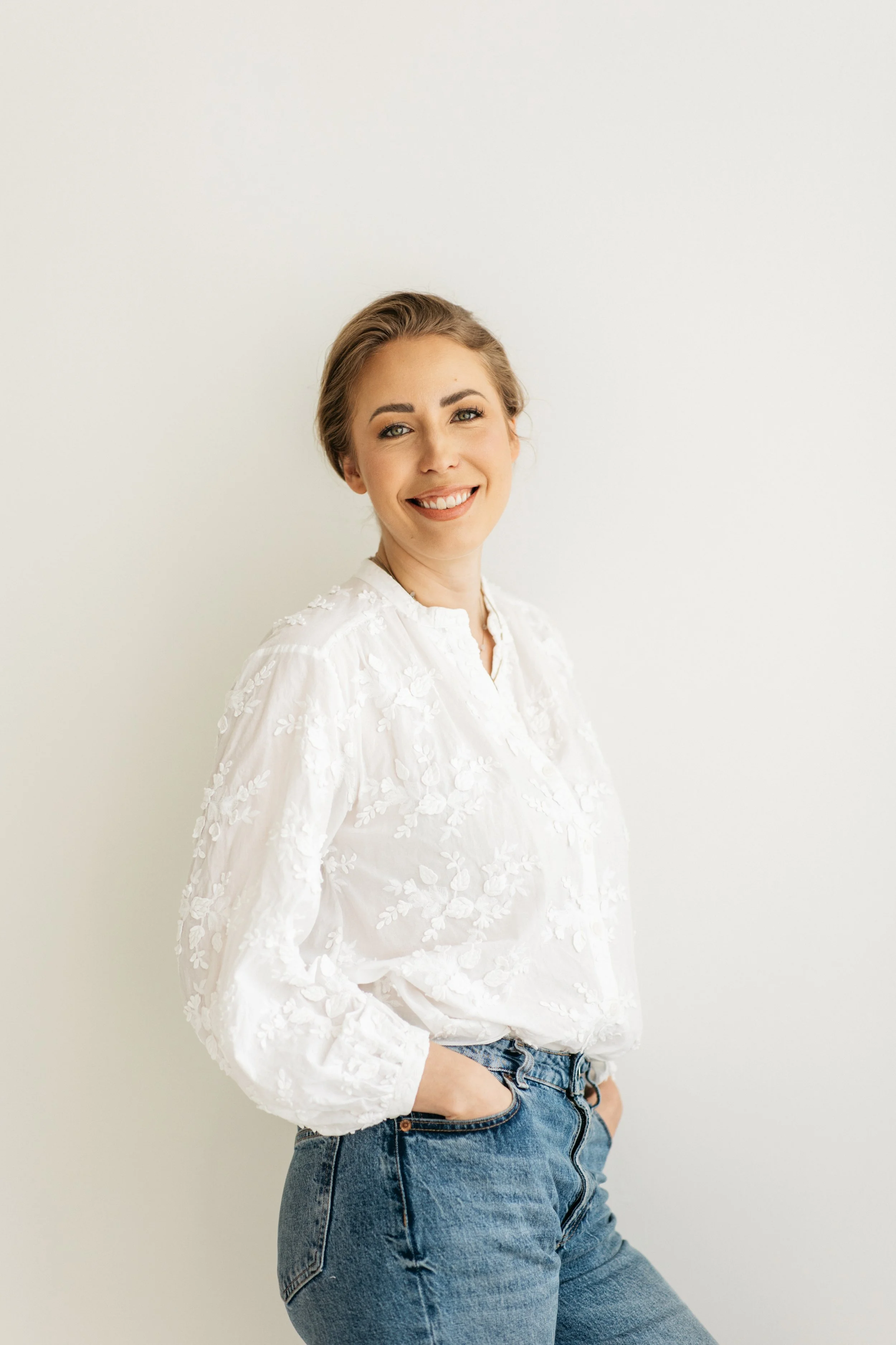 Con tè Pari- & yksilöterapeutti Oona-Lotta