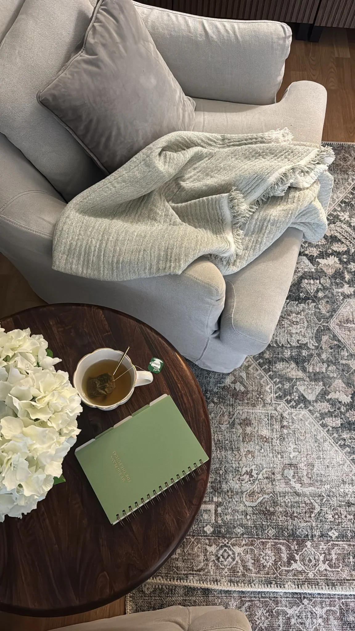 Terapiavastaanotot, jossa sisustus tukee mielen hyvinvointia Meidän terapiavastaanottomme syntyi ajatuksesta, että mielen hyvinvointia ei voi irrottaa ympäristöstä, jossa ihminen on.