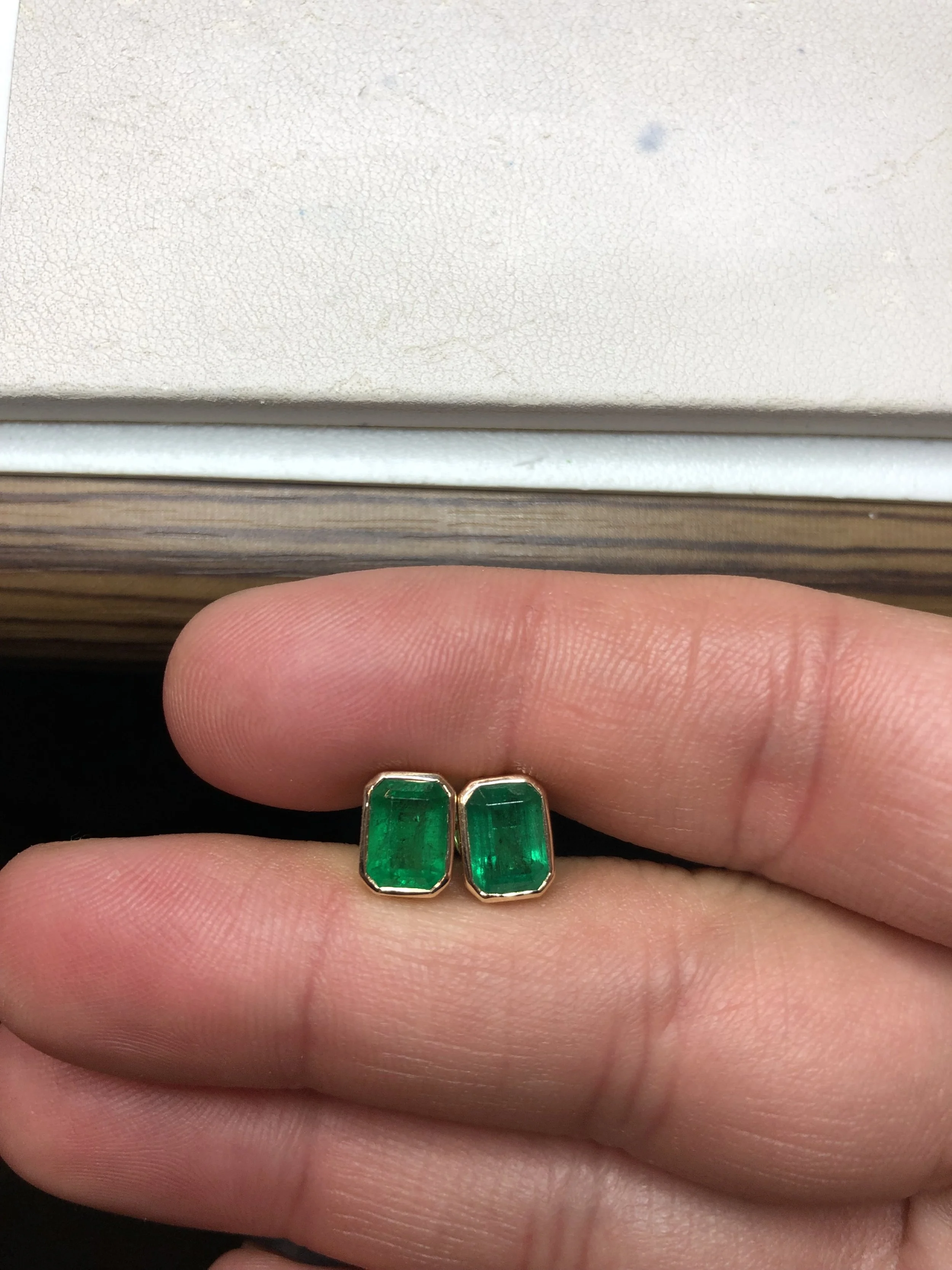 Emerald Earrings Stud