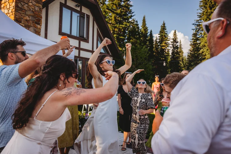 Tawny Nichelle Photography - Alaska Wedding Photographer