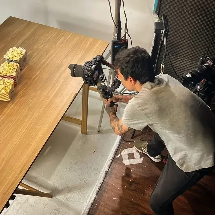 Captação de imagens com videomaker produção corporativa.