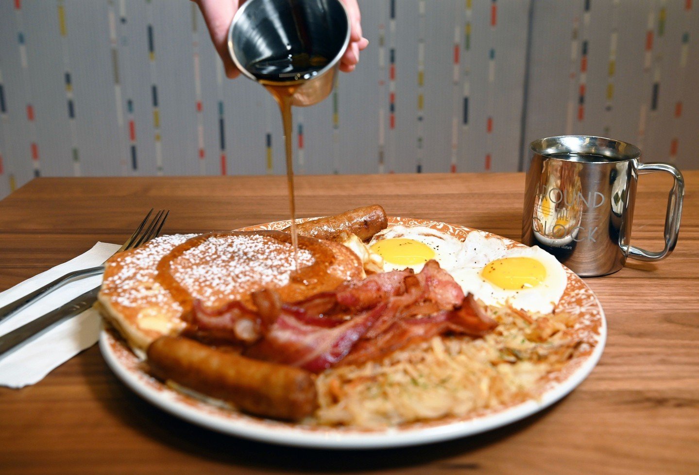 We love liquid gold (aka maple syrup) to top off your pancakes 😍🍁⁠🥞⁠
.⁠
.⁠
.⁠
#atcdiner #aroundtheclockdiner #diner #NJdiner #americandream #americandreammall #newopenings #newopeningsnj #breakfast #njdining #201magazine #northjerseyeats #pancakes